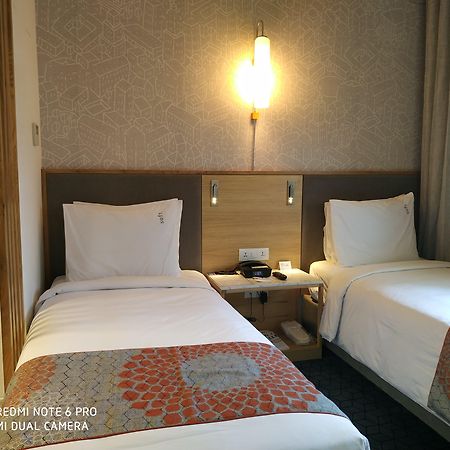 Holiday Inn Express Hyderabad Banjara Hills, An Ihg Hotel Εξωτερικό φωτογραφία