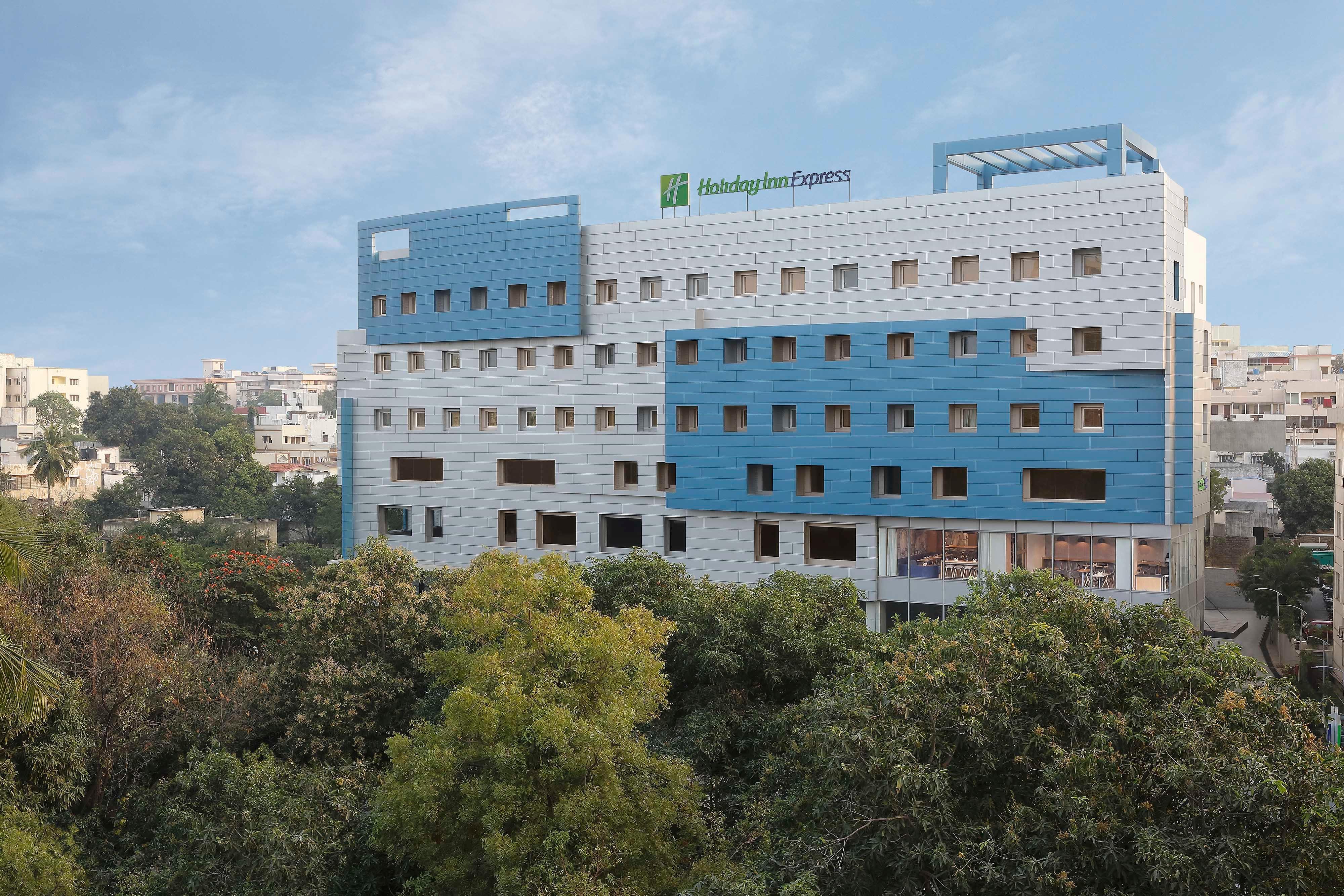 Holiday Inn Express Hyderabad Banjara Hills, An Ihg Hotel Εξωτερικό φωτογραφία